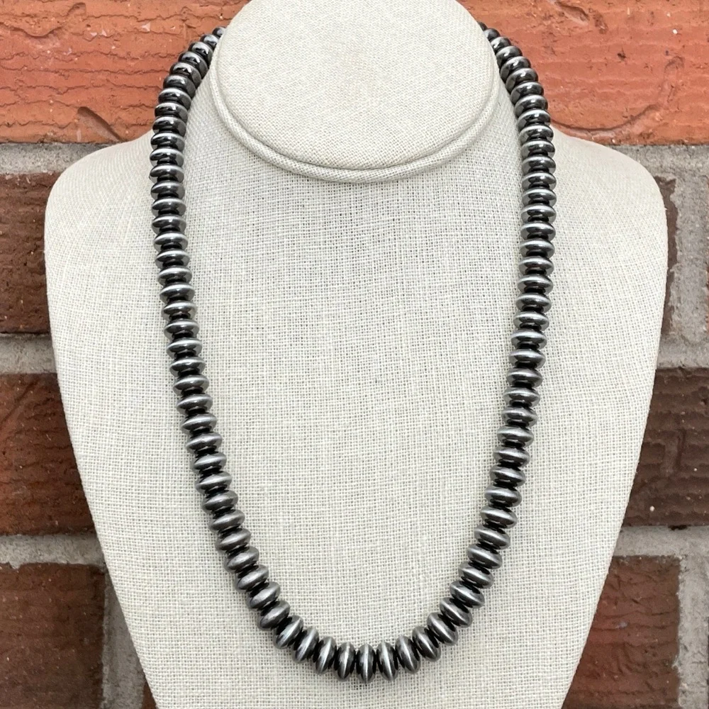 20.5 inch Navajo Style Pearl Saucer Necklace - Picture 1 of 2